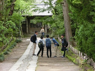 自調自考! 現地で取材