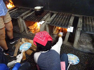 飯盒炊爨：火おこし