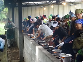飯盒炊爨：炉周り