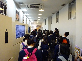 どんどん瓶詰めされていくね 瓶詰めの様子