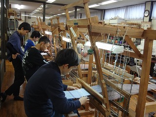思わず集中しています 手織り