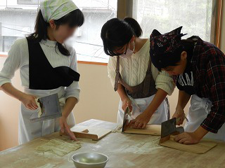 細く切れるかな そば打ち