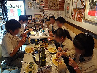 班で楽しいランチ 班で楽しいランチ