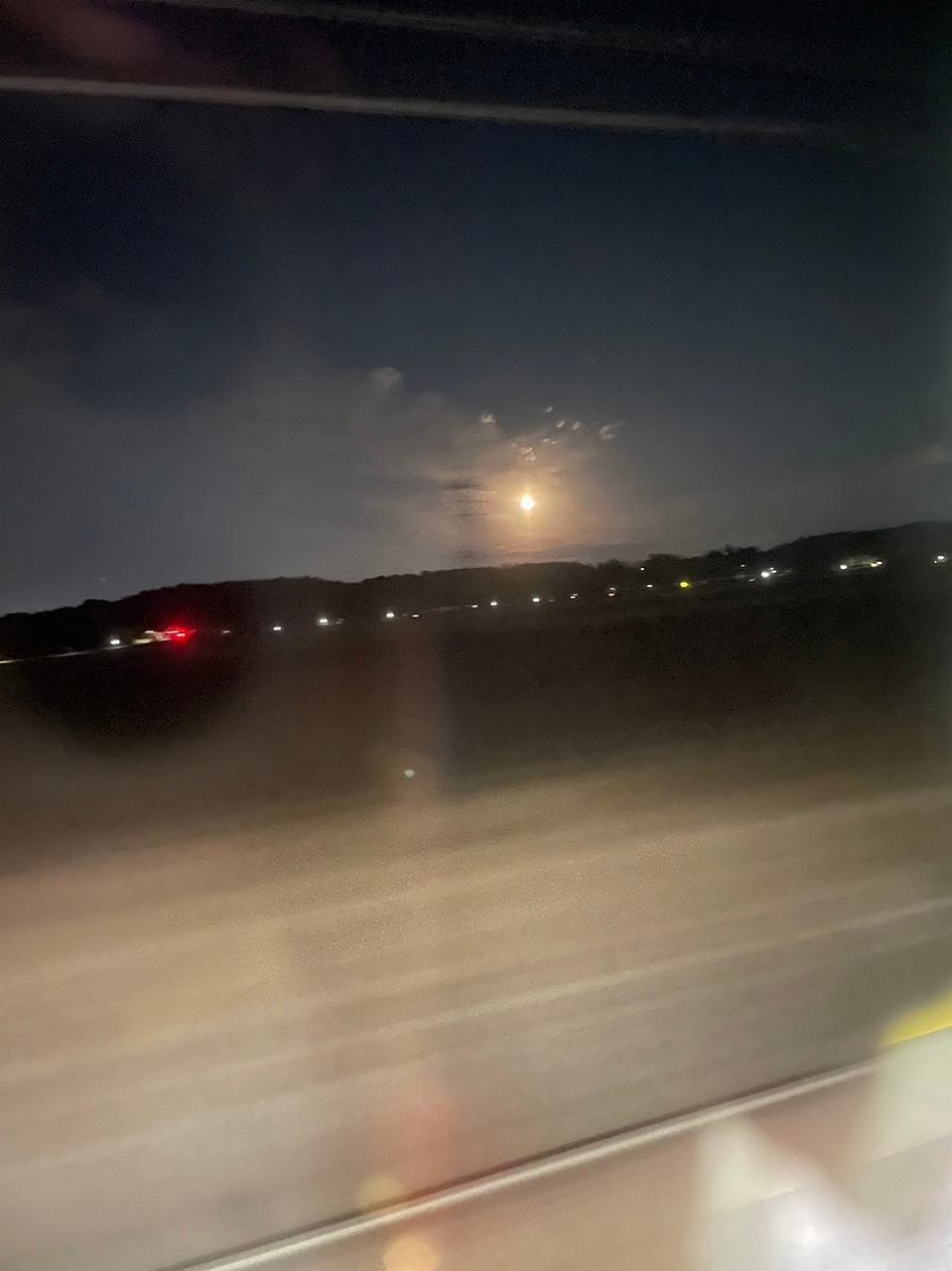 電車から臨む満月の、写真タイトル月の世