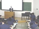 Mr. Mai answering students'questions