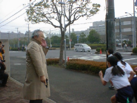 Mr. Tamura starting the race