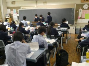 学級で中心になって話し合いを進める研修委員