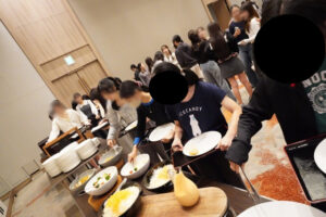 ホテルでの食事の様子