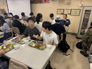 海上自衛隊呉基地でカレーライスを