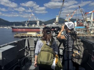 海上自衛隊呉基地：輸送艦で